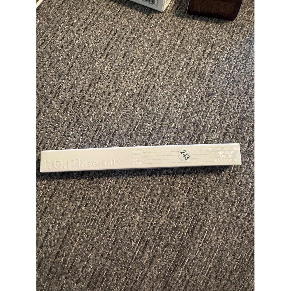 REM‎ Beauty At The Borderline Lip Liner Pencil Melodies Red Ariana Grande
